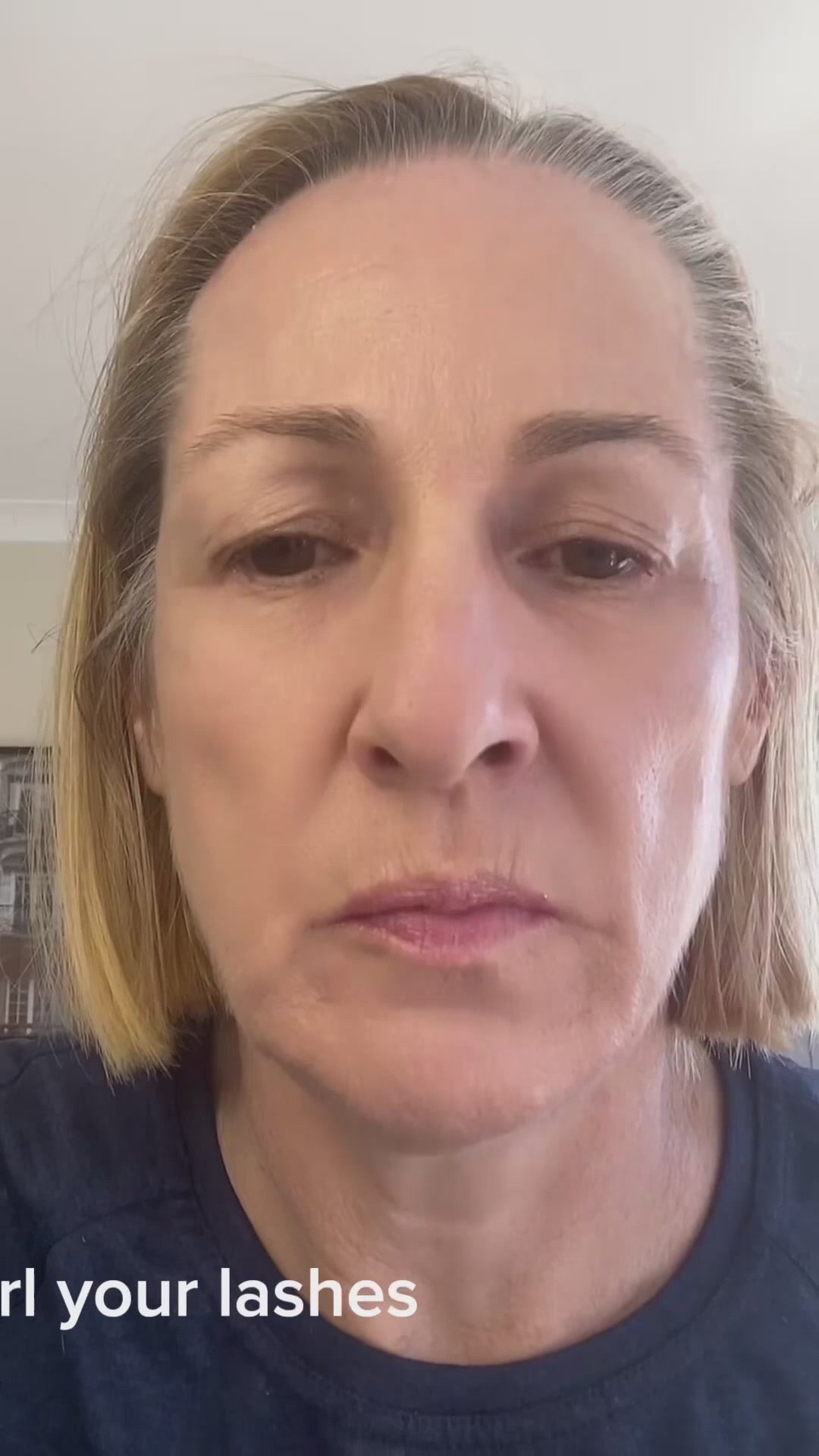 How to apply erthlash Fibre Lash Mascara — two-step application: lengthening mascara, extending fibres, repeat to build
